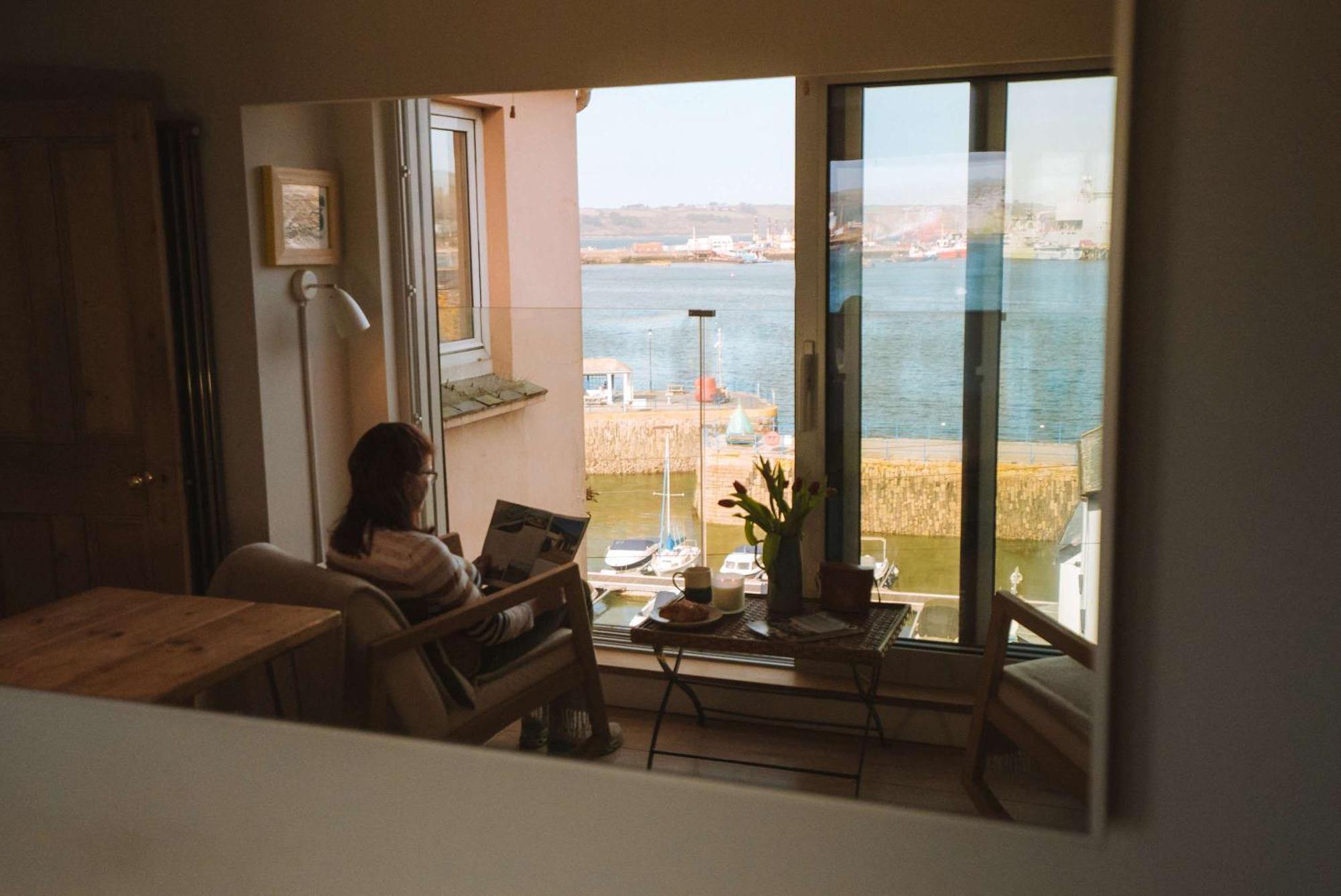 Breathtaking Harbourside Views With Parking At 'Harbour Strand' Фалмът Екстериор снимка